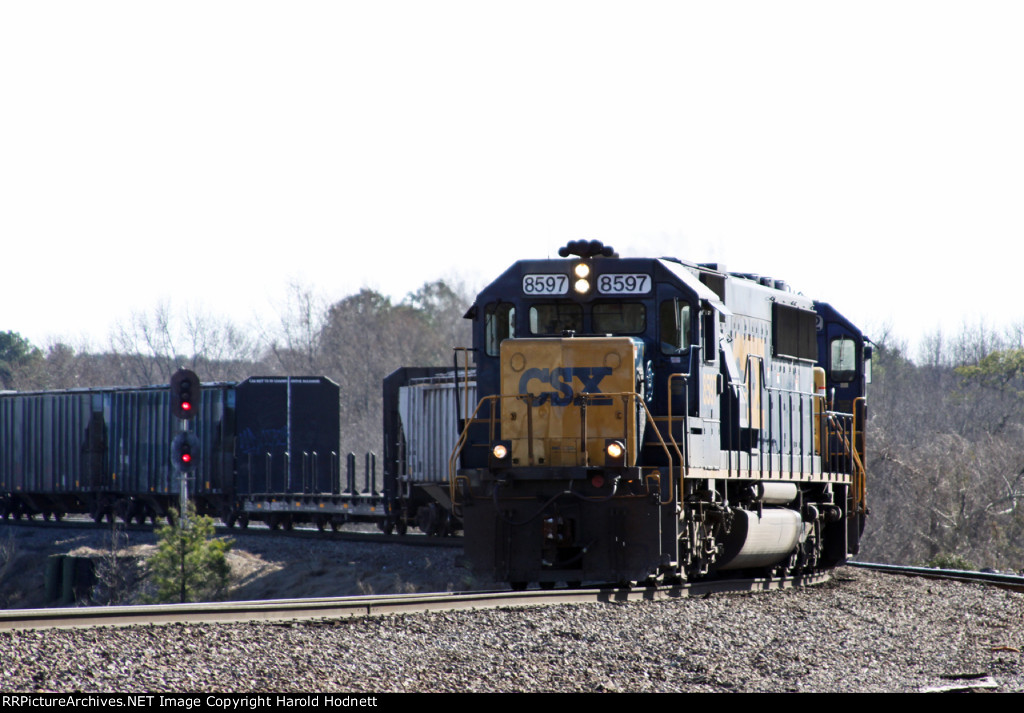 CSX 8597 leads train Q484 up track 3 at Bridges Street